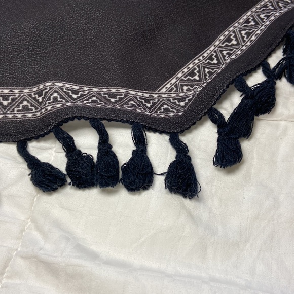 LIVE TO BE SPOILED - TROPICAL HALTER TOP - Picture 7 of 14